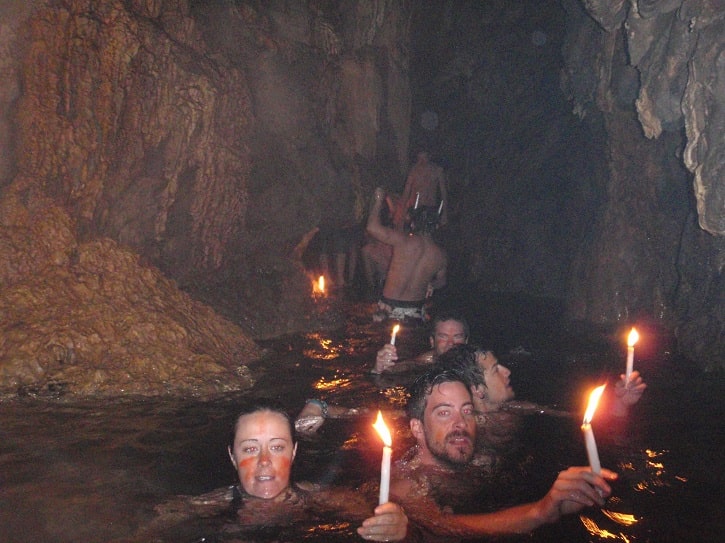 nterior de las Cuevas de Kanba