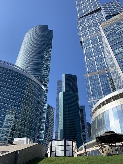 Caminata en la zona de rascacielos de Moscú