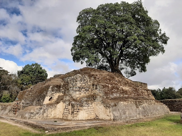 estructura en parque arqueologico iximché