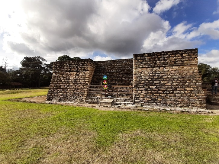 Templo en las ruinas de iximché