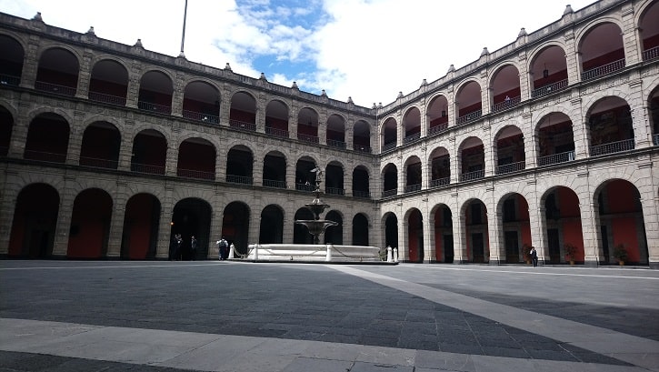 patio central en el palacio nacional de México