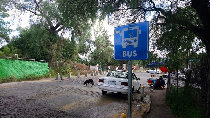 parada de bus en Teotihuacan