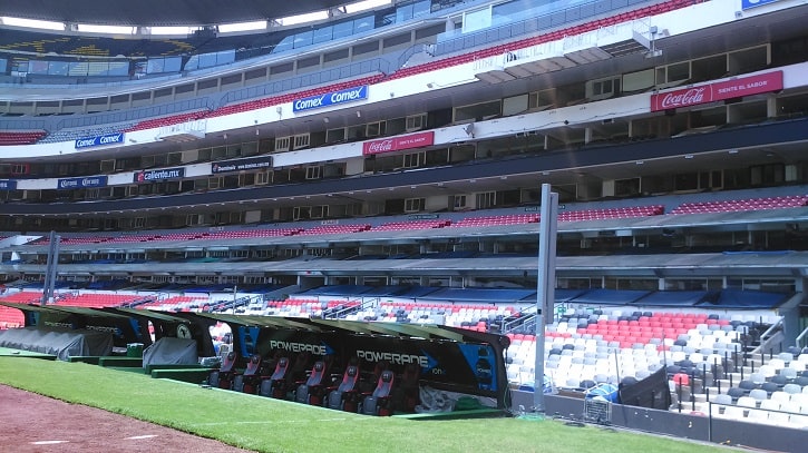 bancas en el estadio Azteca