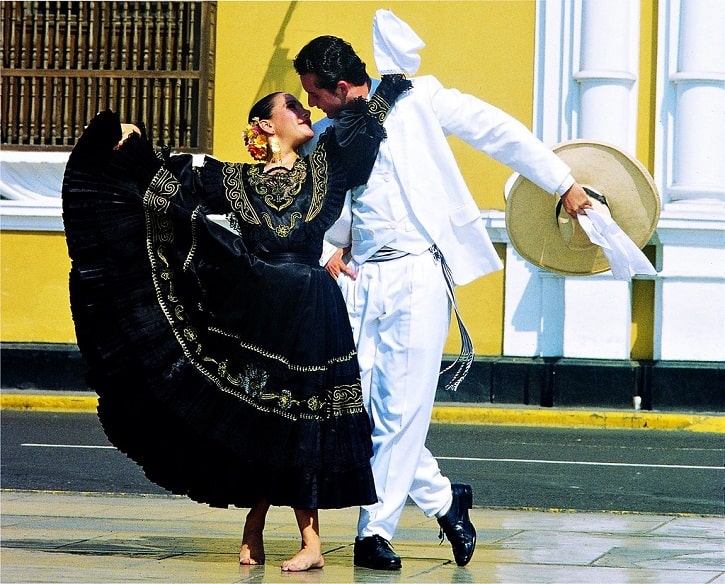 Danzas del Perú: La Marinera