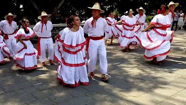 Trajes típicos de los 32 estados de México: Colima 
